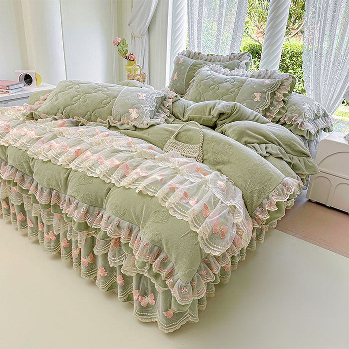 91家纺网 家纺一手货源 找家纺 虹星家纺 2025新款花边牛奶绒床裙三件套系列 蝶恋-抹茶绿