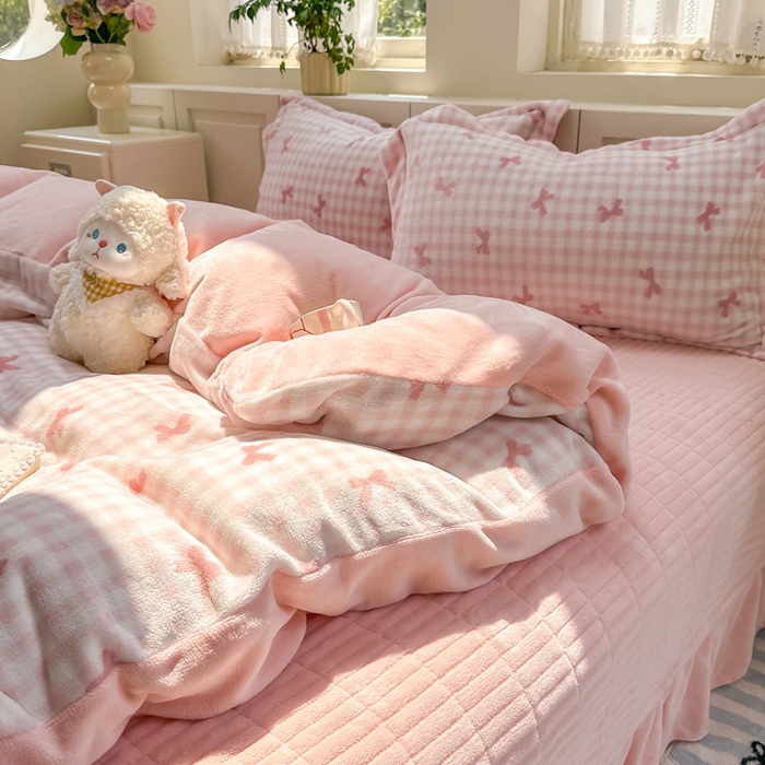 91家纺网 家纺一手货源 找家纺 欧尚 2025新款高克重牛奶绒加厚保暖印花床盖四件套 洁美粉