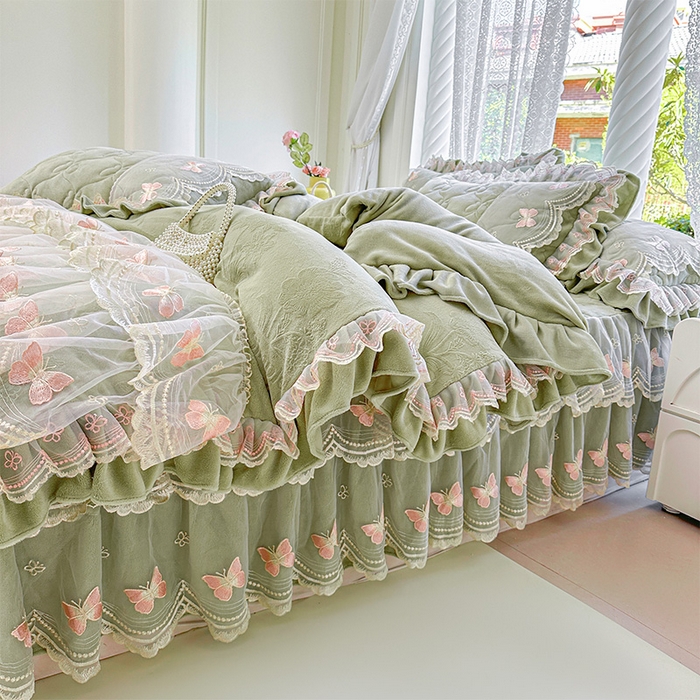 91家纺网 家纺一手货源 找家纺 虹星家纺 2025新款花边牛奶绒床裙三件套系列 蝶恋-抹茶绿