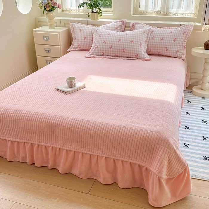 91家纺网 家纺一手货源 找家纺 欧尚 2025新款高克重牛奶绒加厚保暖印花床盖四件套 洁美粉