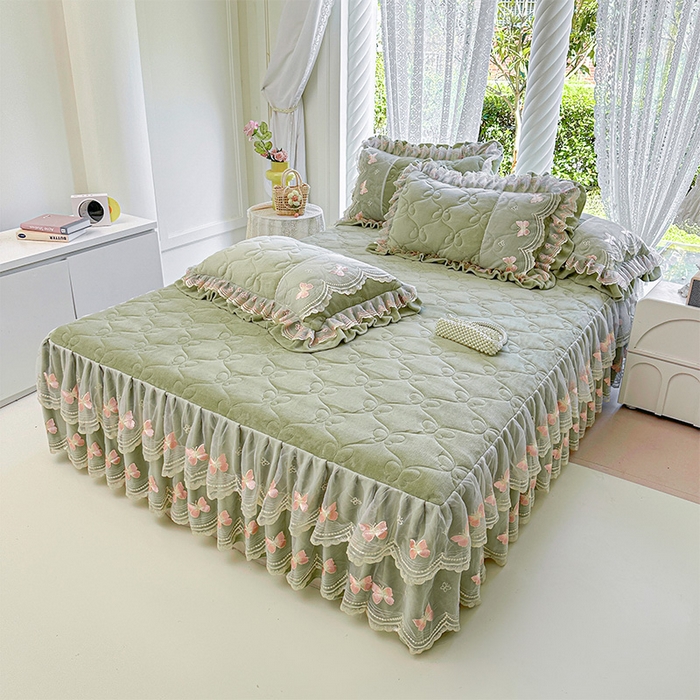 91家纺网 家纺一手货源 找家纺 虹星家纺 2025新款花边牛奶绒床裙三件套系列 蝶恋-抹茶绿