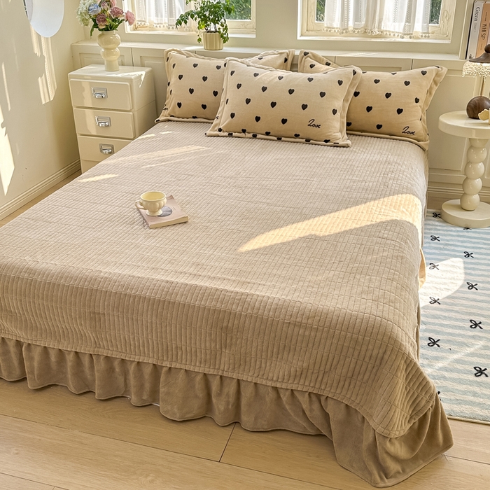 91家纺网 家纺一手货源 找家纺 欧尚 2025新款高克重牛奶绒加厚保暖印花床盖四件套 咖爱心