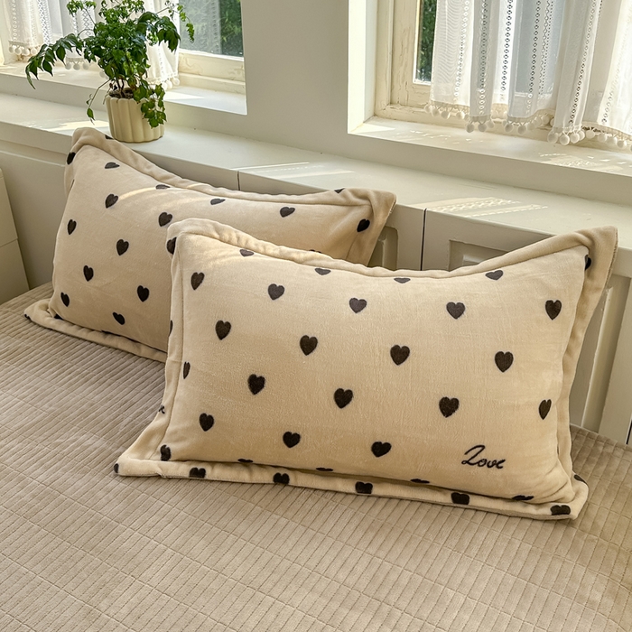 91家纺网 家纺一手货源 找家纺 欧尚 2025新款高克重牛奶绒加厚保暖印花床盖四件套 咖爱心