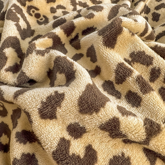 91家纺网 家纺一手货源 找家纺 欧尚 2025新款高克重牛奶绒加厚保暖印花床盖四件套 咖豹纹