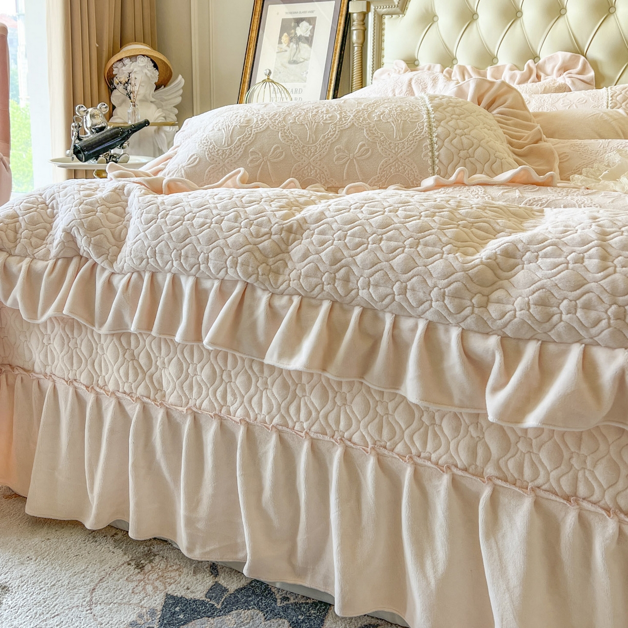 91家纺网 家纺一手货源 找家纺 （总）亲亲公主 2025新款高克重雕花牛奶绒床盖四件套-巴黎情缘