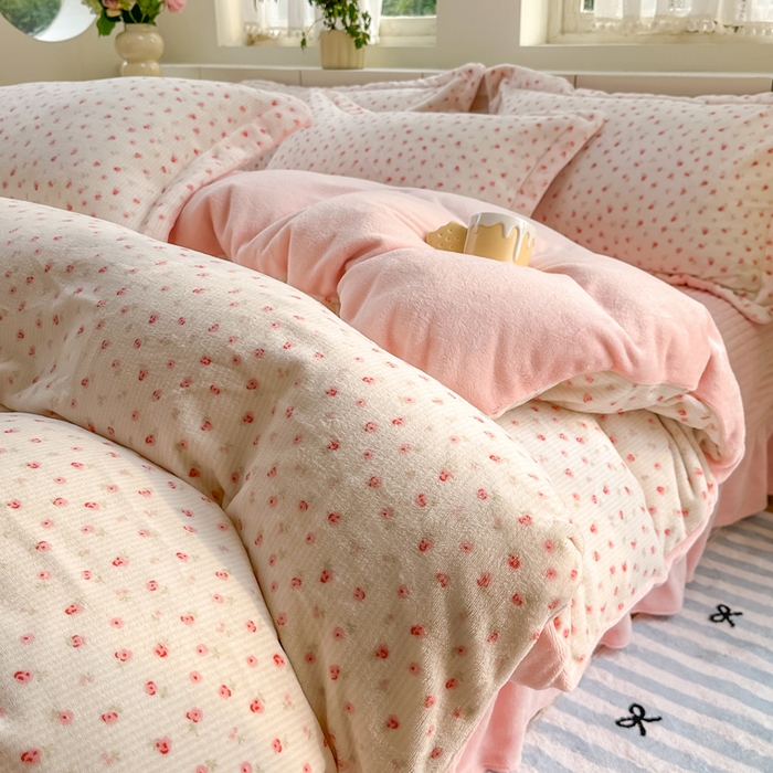 91家纺网 家纺一手货源 找家纺 欧尚 2025新款高克重牛奶绒加厚保暖印花床盖四件套 花蓉