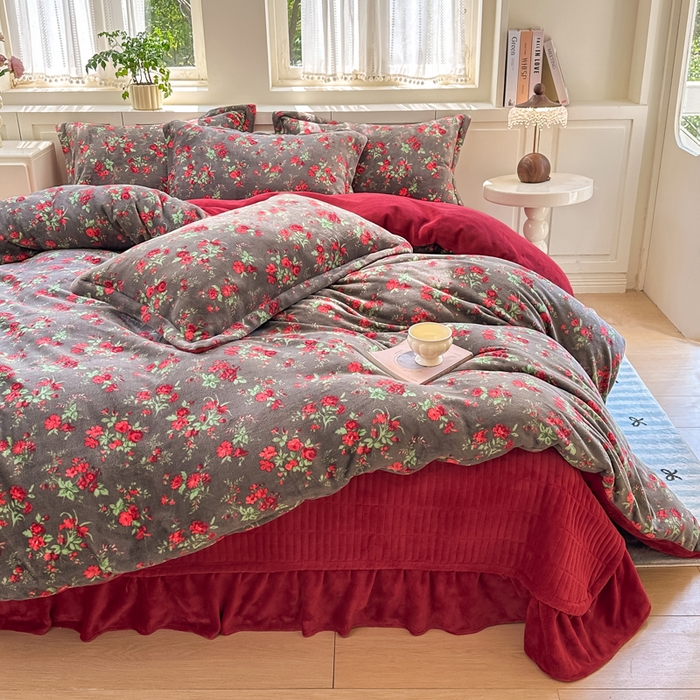 91家纺网 家纺一手货源 找家纺 欧尚 2025新款高克重牛奶绒加厚保暖印花床盖四件套 玫瑰故事