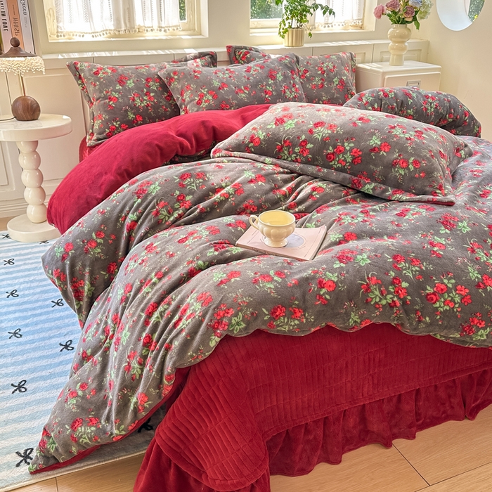 91家纺网 家纺一手货源 找家纺 欧尚 2025新款高克重牛奶绒加厚保暖印花床盖四件套 玫瑰故事