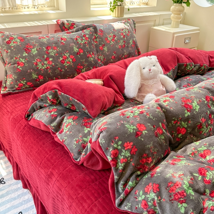 91家纺网 家纺一手货源 找家纺 欧尚 2025新款高克重牛奶绒加厚保暖印花床盖四件套 玫瑰故事