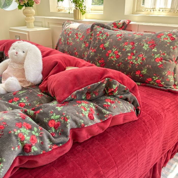 91家纺网 家纺一手货源 找家纺 欧尚 2025新款高克重牛奶绒加厚保暖印花床盖四件套 玫瑰故事