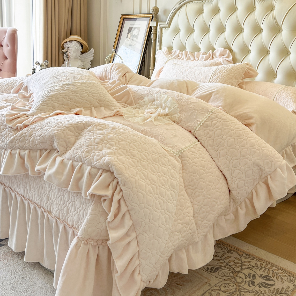 91家纺网 家纺一手货源 找家纺 （总）亲亲公主 2025新款高克重雕花牛奶绒床盖四件套-巴黎情缘