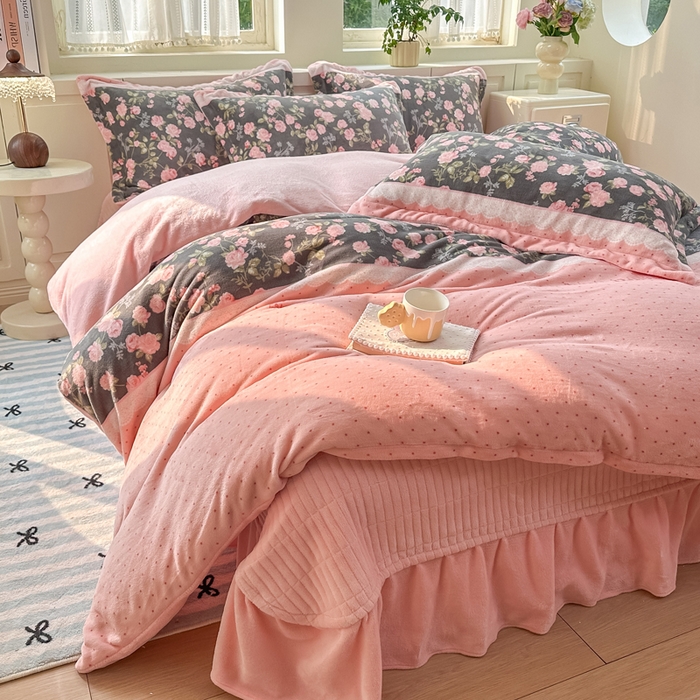 91家纺网 家纺一手货源 找家纺 欧尚 2025新款高克重牛奶绒加厚保暖印花床盖四件套 秘密花园