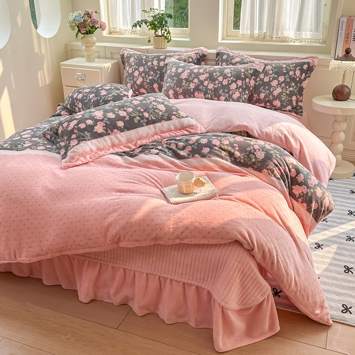 91家纺网 家纺一手货源 找家纺 欧尚 2025新款高克重牛奶绒加厚保暖印花床盖四件套 秘密花园