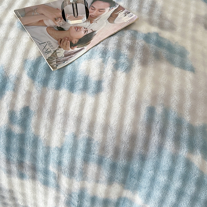 91家纺网 家纺一手货源 找家纺 柏薇 2025新款炫彩仿兔毛绒大泡泡绒印大理石纹高克重绒四件套 炫彩泡泡蓝