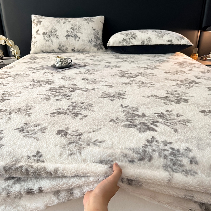 91家纺网 家纺一手货源 找家纺 乐窝家纺仓储 2025新款亲肤加厚保暖兔毛绒牛奶绒单品床笠单件床笠-美拉德 美拉德-墨花