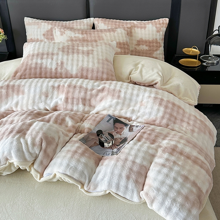 91家纺网 家纺一手货源 找家纺 柏薇 2025新款炫彩仿兔毛绒大泡泡绒印大理石纹高克重绒四件套 炫彩泡泡奶白