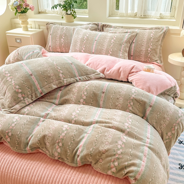 91家纺网 家纺一手货源 找家纺 欧尚 2025新款高克重牛奶绒加厚保暖印花床盖四件套 摩卡