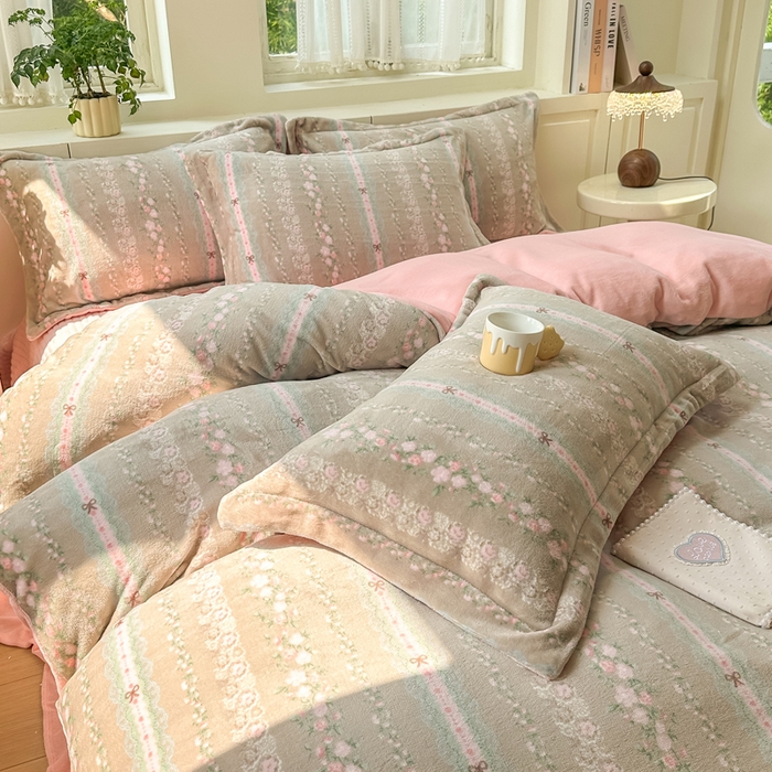 91家纺网 家纺一手货源 找家纺 欧尚 2025新款高克重牛奶绒加厚保暖印花床盖四件套 摩卡