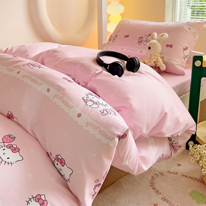 91家纺网 家纺一手货源 找家纺 港岛妹妹 2025新款云朵水洗工艺三丽鸥学生宿舍三件套上下铺三件套 三丽鸥-草莓甜心kt猫