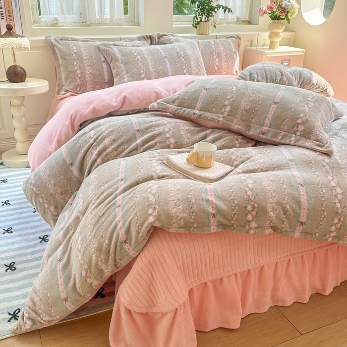 91家纺网 家纺一手货源 找家纺 欧尚 2025新款高克重牛奶绒加厚保暖印花床盖四件套 摩卡