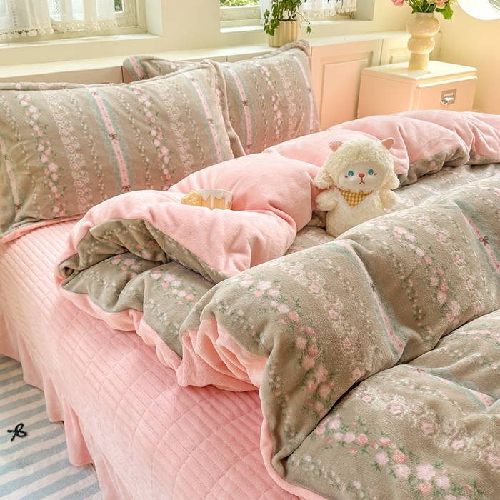 91家纺网 家纺一手货源 找家纺 欧尚 2025新款高克重牛奶绒加厚保暖印花床盖四件套 摩卡