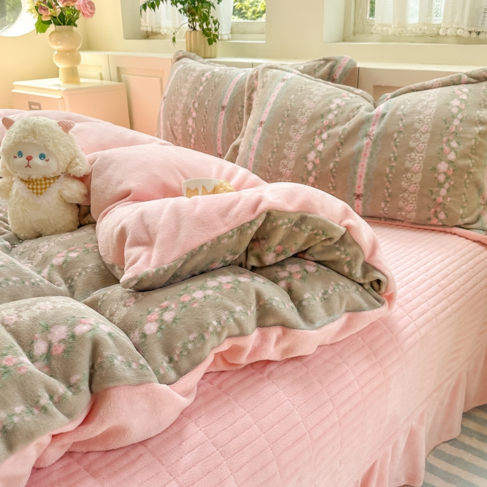 91家纺网 家纺一手货源 找家纺 欧尚 2025新款高克重牛奶绒加厚保暖印花床盖四件套 摩卡