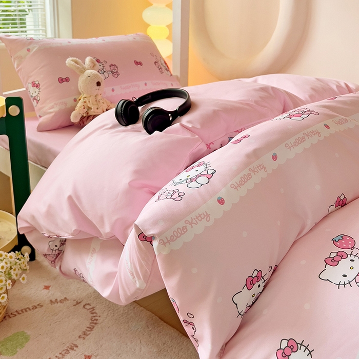 91家纺网 家纺一手货源 找家纺 港岛妹妹 2025新款云朵水洗工艺三丽鸥学生宿舍三件套上下铺三件套 三丽鸥-草莓甜心kt猫