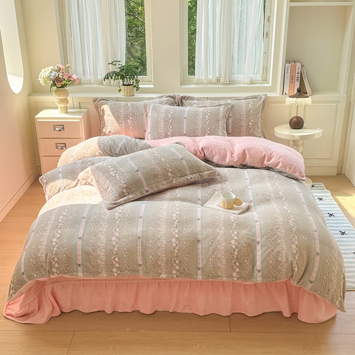 91家纺网 家纺一手货源 找家纺 欧尚 2025新款高克重牛奶绒加厚保暖印花床盖四件套 摩卡