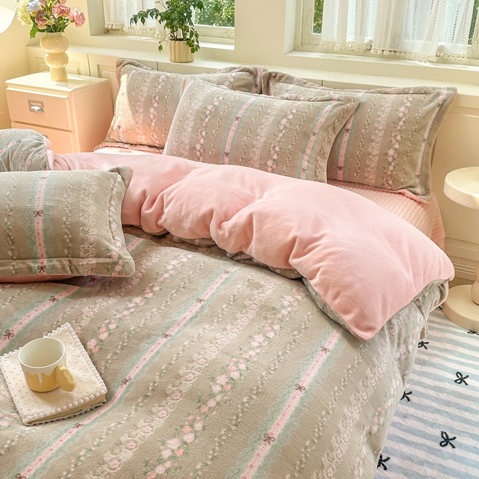 91家纺网 家纺一手货源 找家纺 欧尚 2025新款高克重牛奶绒加厚保暖印花床盖四件套 摩卡