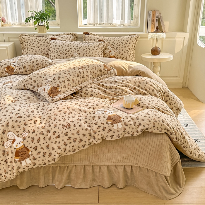 91家纺网 家纺一手货源 找家纺 欧尚 2025新款高克重牛奶绒加厚保暖印花床盖四件套 田园兔