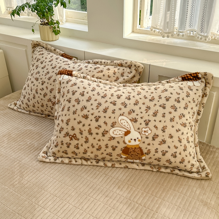 91家纺网 家纺一手货源 找家纺 欧尚 2025新款高克重牛奶绒加厚保暖印花床盖四件套 田园兔