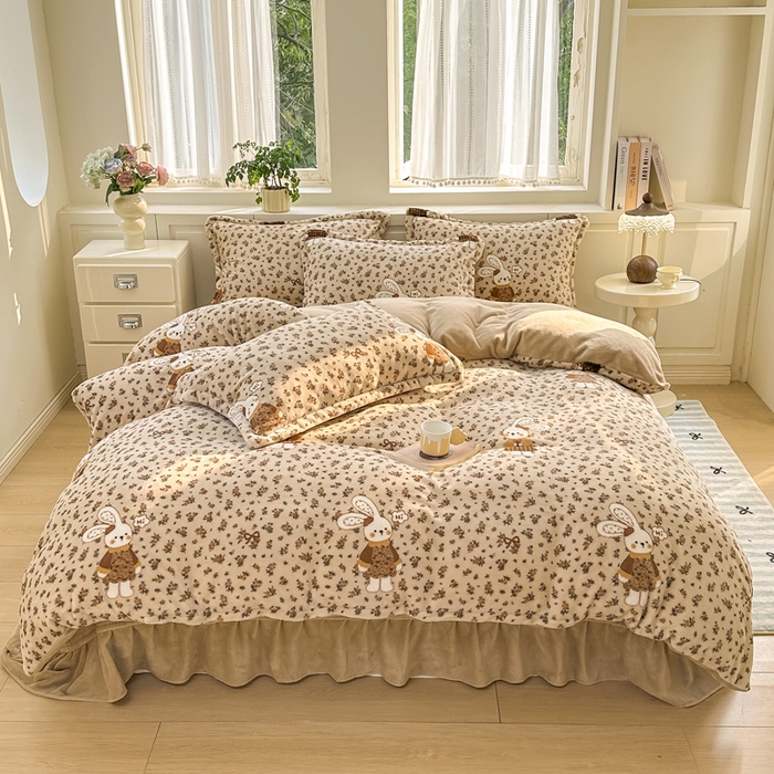 91家纺网 家纺一手货源 找家纺 欧尚 2025新款高克重牛奶绒加厚保暖印花床盖四件套 田园兔