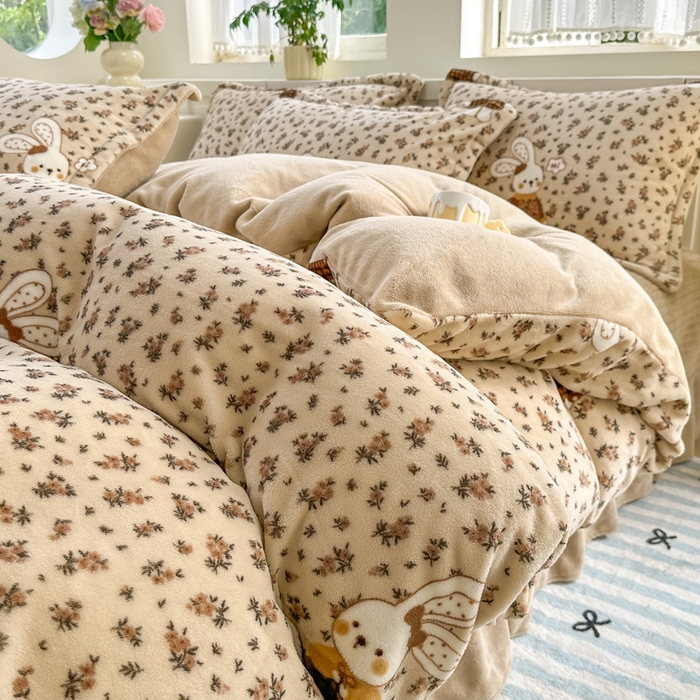 91家纺网 家纺一手货源 找家纺 欧尚 2025新款高克重牛奶绒加厚保暖印花床盖四件套 田园兔