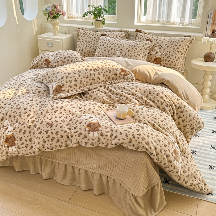 91家纺网 家纺一手货源 找家纺 欧尚 2025新款高克重牛奶绒加厚保暖印花床盖四件套 田园兔