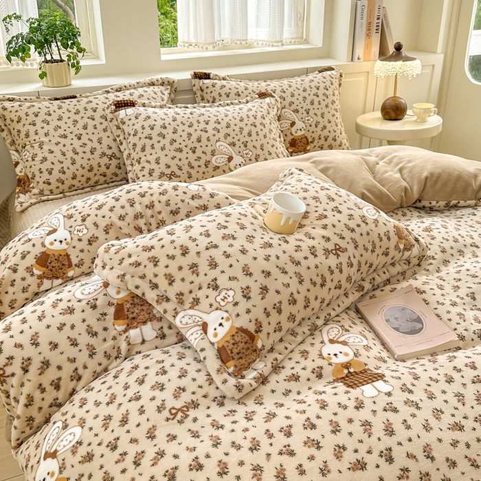91家纺网 家纺一手货源 找家纺 欧尚 2025新款高克重牛奶绒加厚保暖印花床盖四件套 田园兔