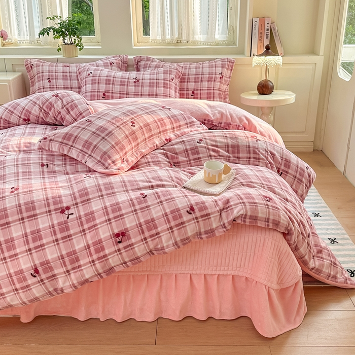 91家纺网 家纺一手货源 找家纺 欧尚 2025新款高克重牛奶绒加厚保暖印花床盖四件套 乌梅子酱