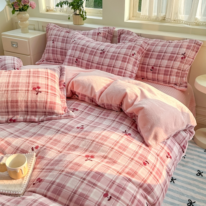 91家纺网 家纺一手货源 找家纺 欧尚 2025新款高克重牛奶绒加厚保暖印花床盖四件套 乌梅子酱