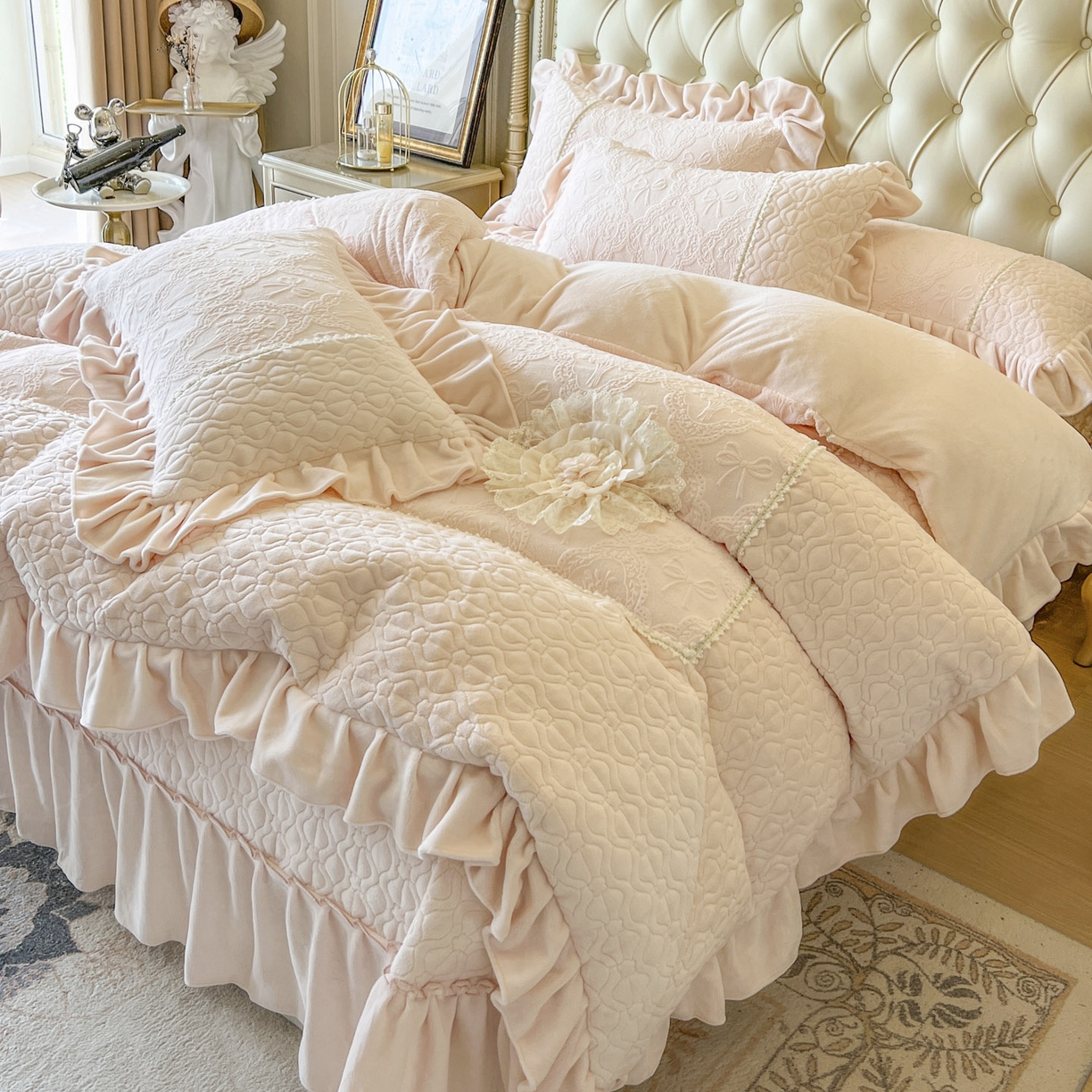 91家纺网 家纺一手货源 找家纺 亲亲公主 2025新款高克重雕花牛奶绒四件套-巴黎情缘 巴黎情缘-粉玉