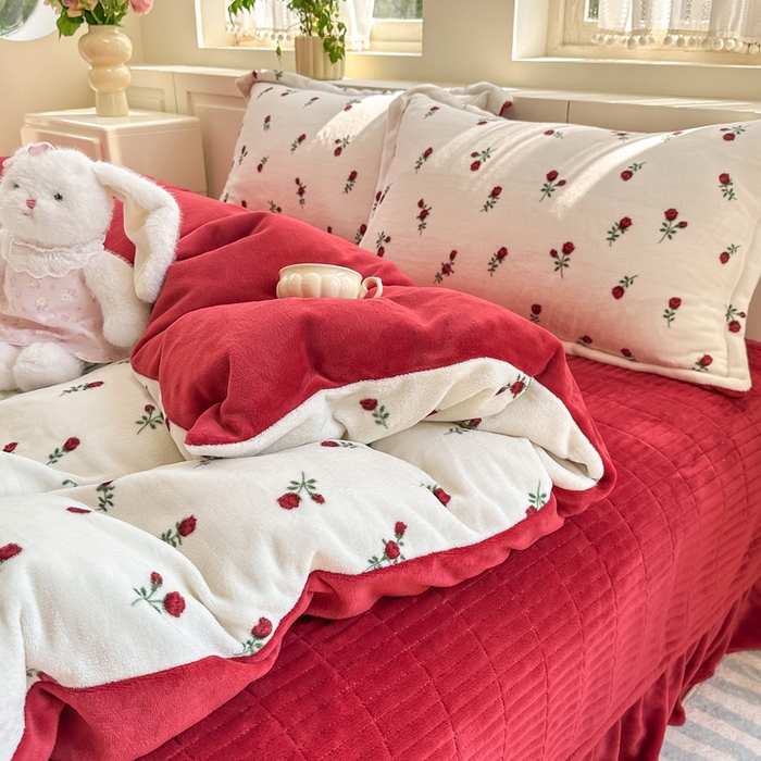 91家纺网 家纺一手货源 找家纺 欧尚 2025新款高克重牛奶绒加厚保暖印花床盖四件套 一枝梅