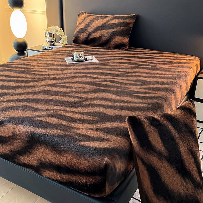 91家纺网 家纺一手货源 找家纺 乐窝家纺仓储 2025新款亲肤加厚保暖兔毛绒牛奶绒单品床笠单件床笠-美拉德 美拉德-斑马纹