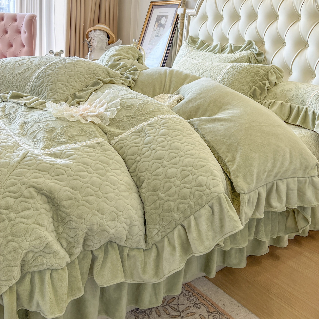 91家纺网 家纺一手货源 找家纺 亲亲公主 2025新款高克重雕花牛奶绒四件套-巴黎情缘 巴黎情缘-香草绿