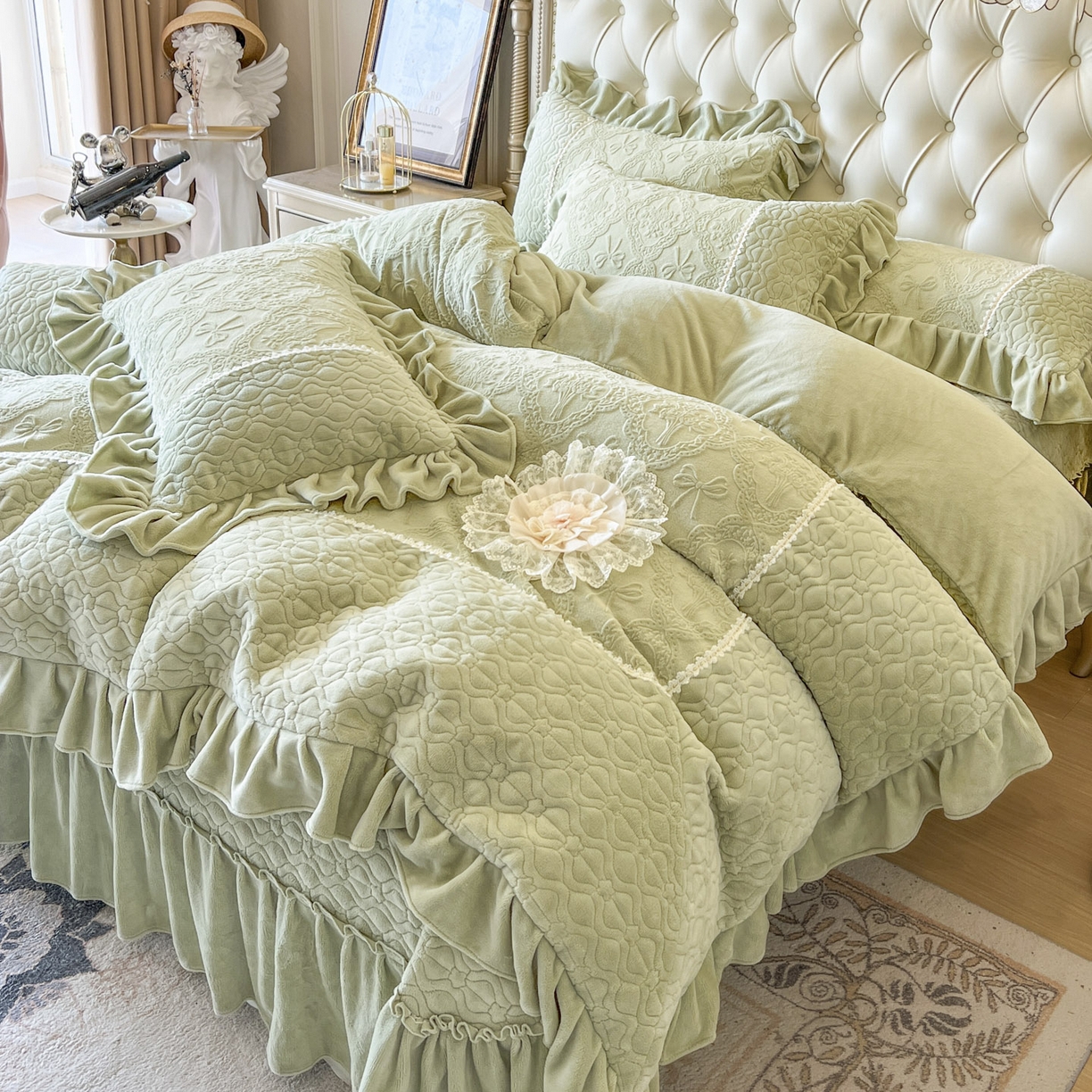 91家纺网 家纺一手货源 找家纺 亲亲公主 2025新款高克重雕花牛奶绒四件套-巴黎情缘 巴黎情缘-香草绿