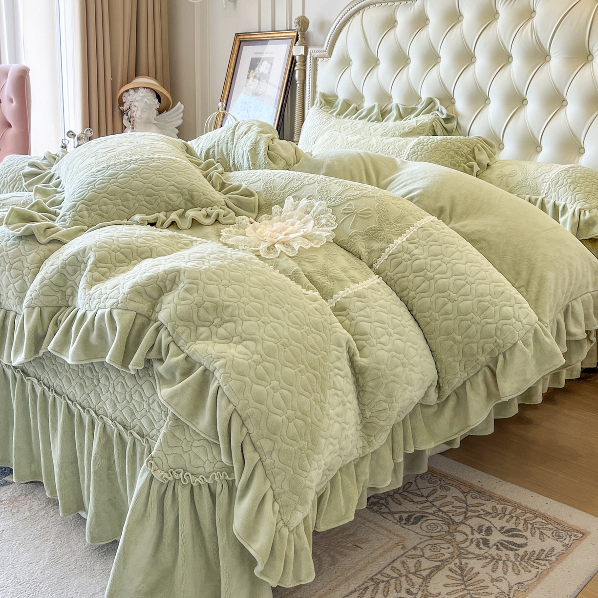 91家纺网 家纺一手货源 找家纺 亲亲公主 2025新款高克重雕花牛奶绒四件套-巴黎情缘 巴黎情缘-香草绿