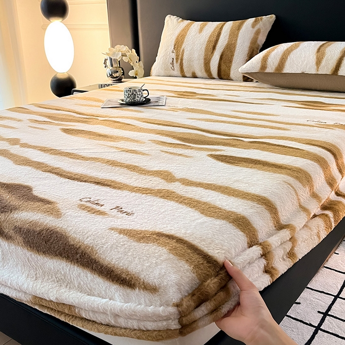 91家纺网 家纺一手货源 找家纺 乐窝家纺仓储 2025新款亲肤加厚保暖兔毛绒牛奶绒单品床笠单件床笠-美拉德 美拉德-拿铁纹