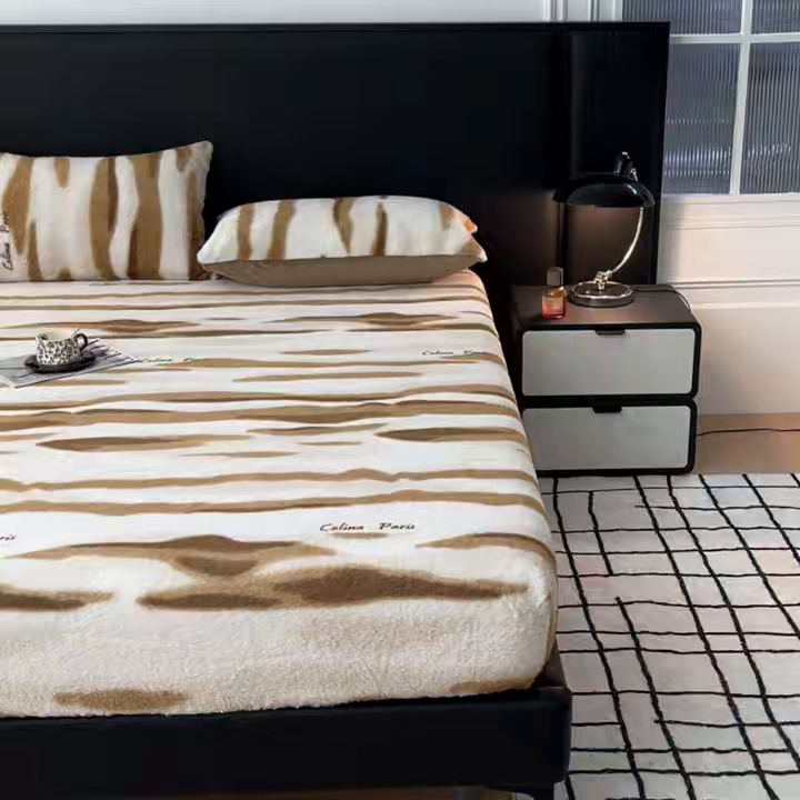 91家纺网 家纺一手货源 找家纺 乐窝家纺仓储 2025新款亲肤加厚保暖兔毛绒牛奶绒单品床笠单件床笠-美拉德 美拉德-拿铁纹