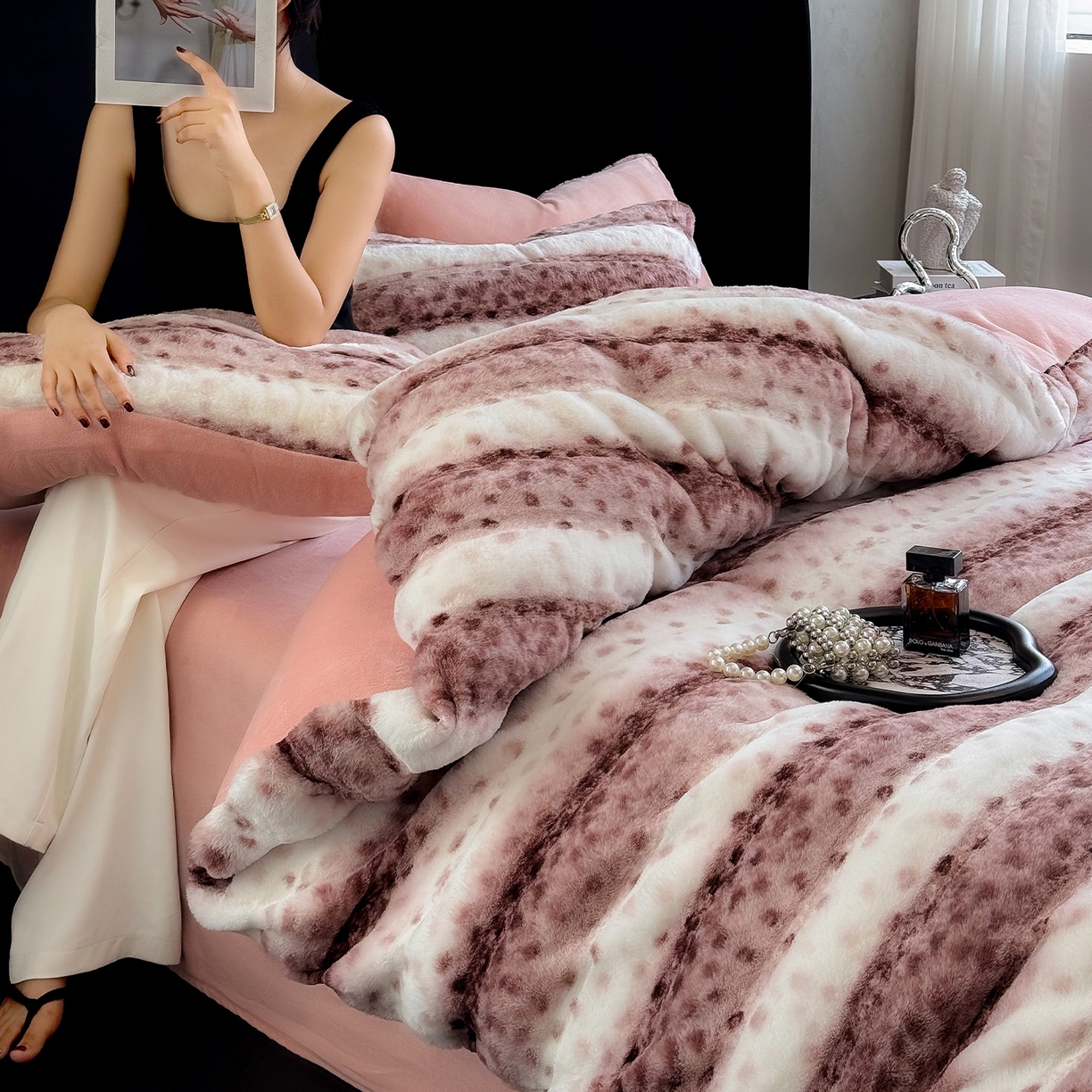 91家纺网 家纺一手货源 找家纺 （总）奥汀洛家纺 2025新款全消光丹麦貂牛奶绒加厚四件套-豹纹系列