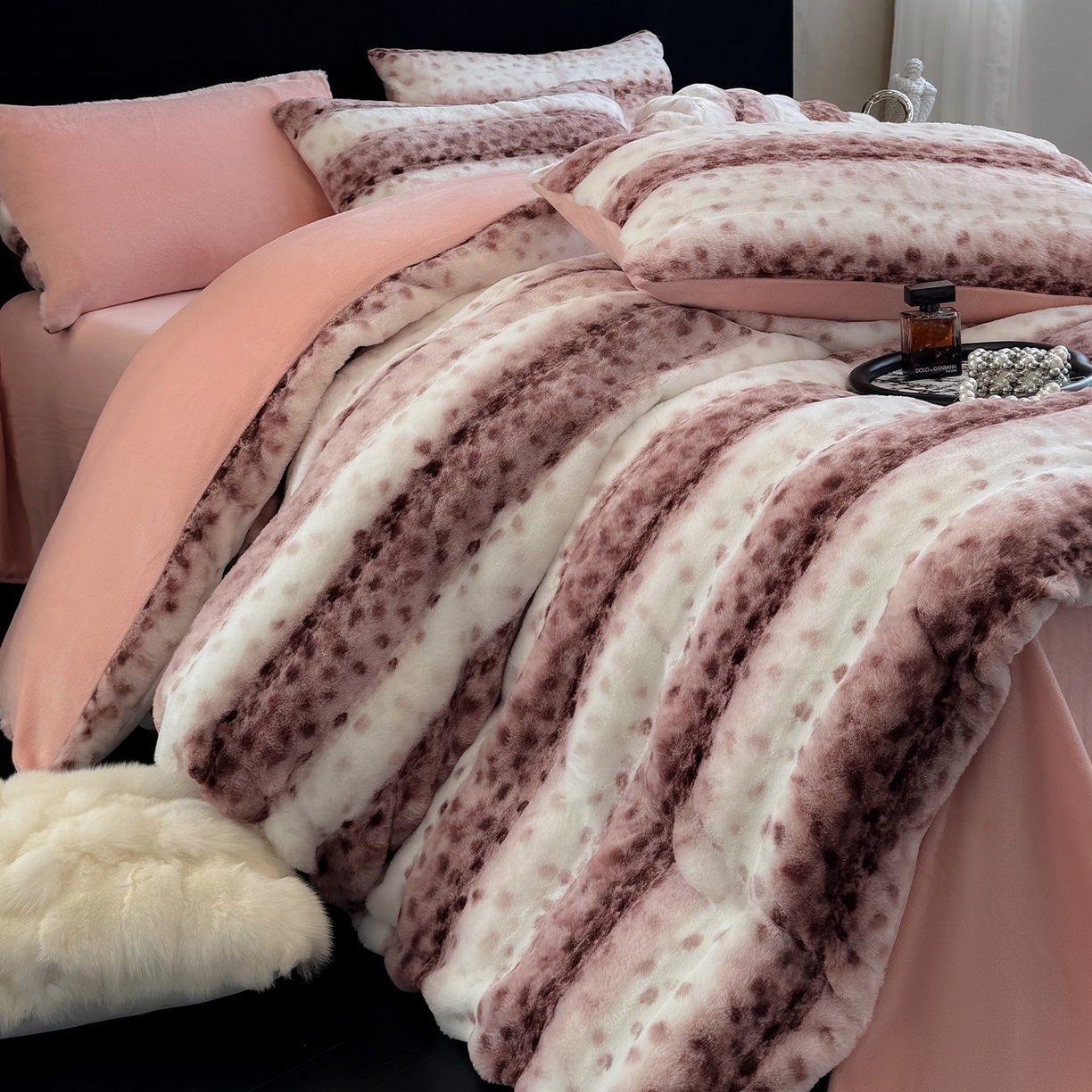 91家纺网 家纺一手货源 找家纺 （总）奥汀洛家纺 2025新款全消光丹麦貂牛奶绒加厚四件套-豹纹系列