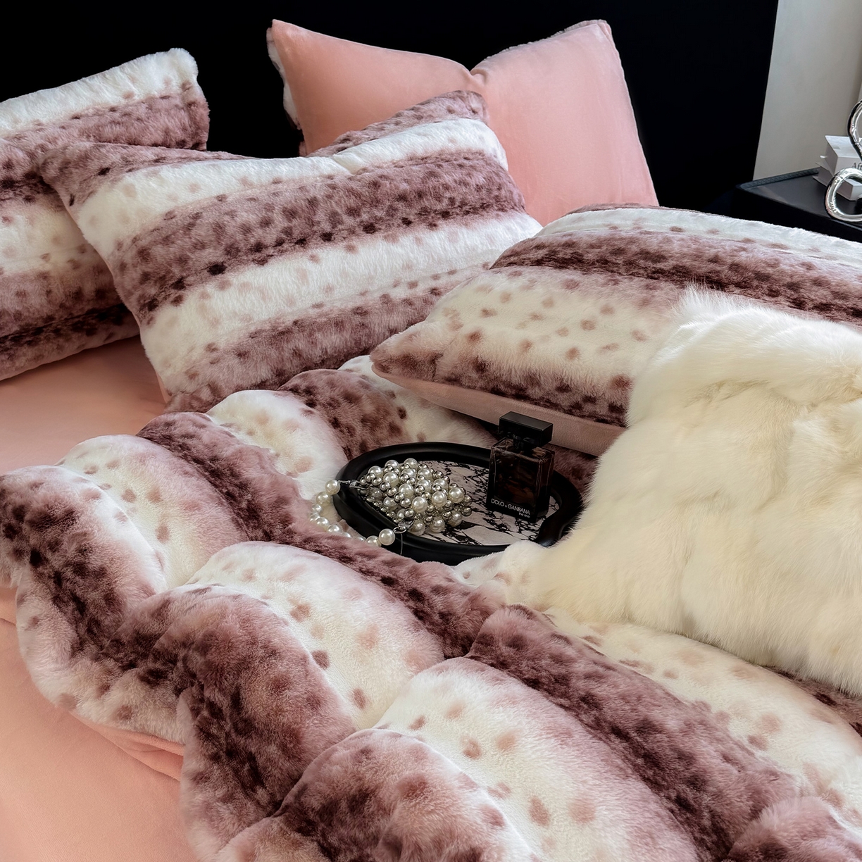 91家纺网 家纺一手货源 找家纺 （总）奥汀洛家纺 2025新款全消光丹麦貂牛奶绒加厚四件套-豹纹系列