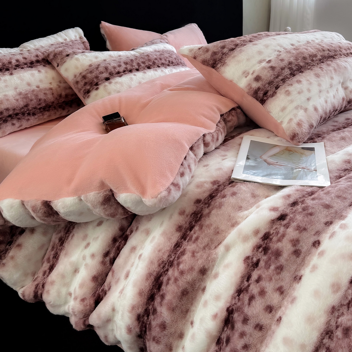 91家纺网 家纺一手货源 找家纺 （总）奥汀洛家纺 2025新款全消光丹麦貂牛奶绒加厚四件套-豹纹系列