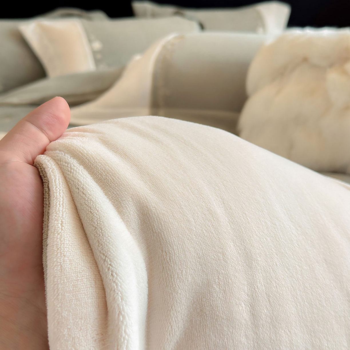 91家纺网 家纺一手货源 找家纺 （总）奥汀洛家纺 2025新款刺绣高克重牛奶绒工艺款四件套-慕斯